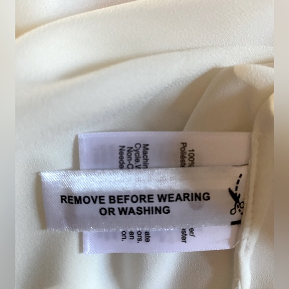 NEW Donna Karan beautiful and delicate blouse. Off white. A must in a closet. - Picture 7 of 7